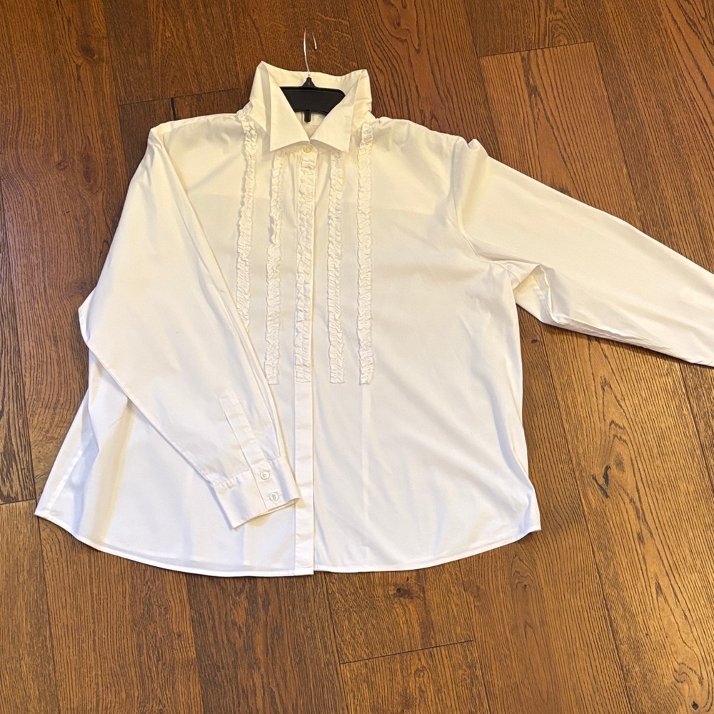 Charter Club Classic White Women’s ruffle front blouse. 20W.
